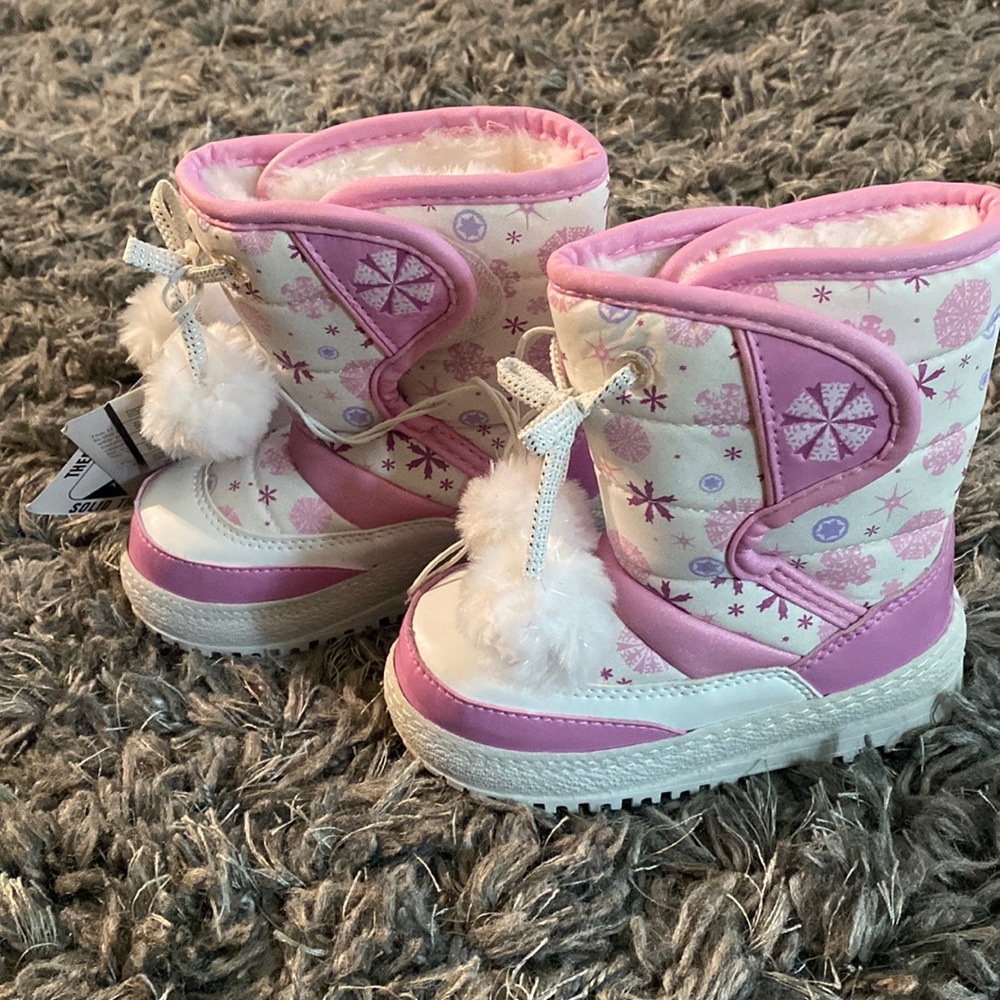 Snow boots